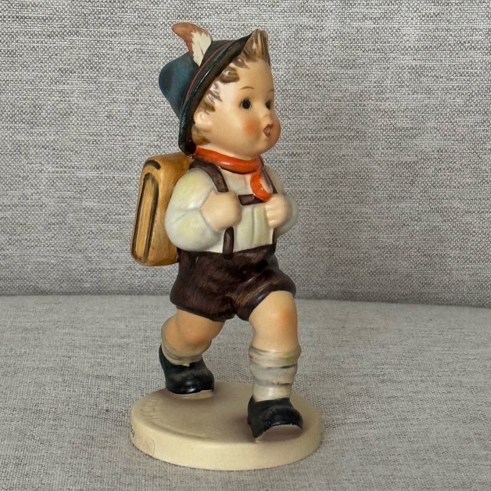School Boy - Goebel M. I. Hummel Figurine #82 2/0 TMK6